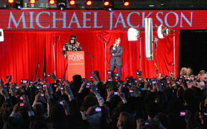 Tra canzoni, veglie e dollari, il mondo ricorda Michael Jackson