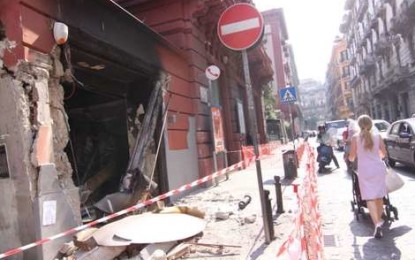 Bar della Napoli “bene” in fiamme. Ipotesi racket.