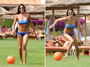 gregoraci-gioca-a-pallone-560x418
