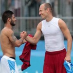 insigne scambia la maglia con robben