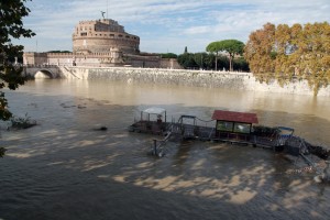 punto di attracco  di batelli inondato
