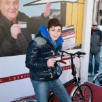federico russo mostra il ticket atac roma