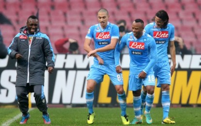 Il Napoli regola 3-0 il Palerno, e risale la classifica in attesa del verdetto sulla penalizzazione-scandalo. Mazzarri: “Pensiamo solo a noi…”