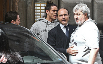 Ci risiamo: il gossipparo Parpiglia lancia una nuova “bufala” su Cavani. Partenopress in esclusiva smaschera il neo blogger, con la verità raccontata dallo stesso autore delle foto.