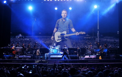 Al Postepay Rock in Roma, una cavalcata di tre ore e mezza di grande rock con Bruce Springsteen.