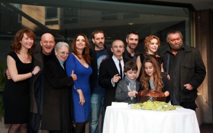 Indovina chi viene a Natale: il 19 al Cinema la nuova commedia di Fausto Brizzi con Raoul Bova, Bisio e Abatantuono.