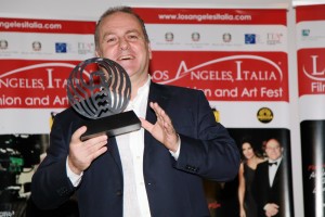 PASCAL VICEDOMINI CON PREMIO LOS ANGELES-ITALIA2