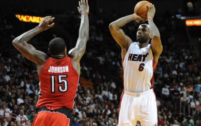 LeBron James trascina i Miami Heat in vetta alla EC: battuti i Raptors 83-93 all’American Airlines Arena.