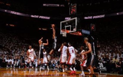 Spurs @ Heat, gara-4: Leonard ancora dominatore, Heat allo sbando: gli Spurs vincono 107-86 e ipotecano il titolo.