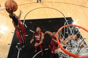 LeBron a rimbalzo (NBA.com)