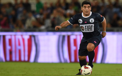 Il Papa a Maradona: “Ti aspettavo”. Diego show con Baggio, poi si infuria: “Icardi non doveva giocare”