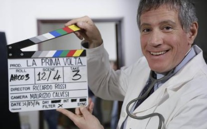 Il trailer di “La prima volta di mia figlia”, esordio da regista di Riccardo Rossi. Al cinema dal 19 marzo