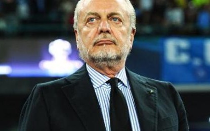 Il Napoli di Benitez si sta sgretolando. Dopo il tonfo con la Lazio in Tim Cup arriva l’ira di De Laurentiis: “tutti in ritiro fino a fine campionato”.