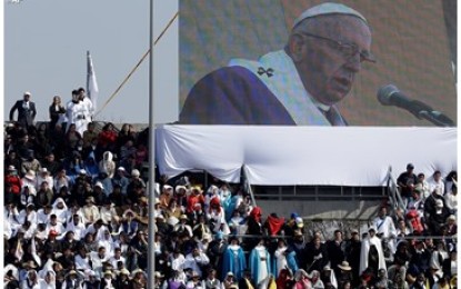 Il Papa a Morelia: no ai funzionari del divino e alla rassegnazione