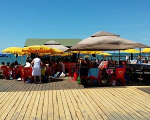 Tutti al mare, papa Francesco paga lʼaffitto della spiaggia per disabili