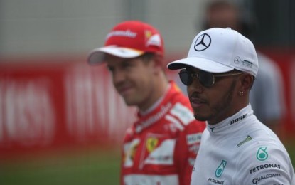 F1 Gran Bretagna, Hamilton domina e centra la pole In prima fila con lui la Ferrari di Raikkonen, 3° Vettel