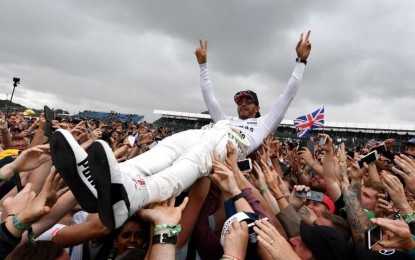F1 Gran Bretagna: trionfo di Hamilton, Vettel è solo 7° Doppietta Mercedes con Bottas, un punto separa i duellanti mondiali