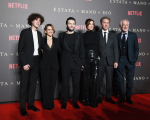 Red carpet per la prima del film di Sorrentino: «Un inno alla città e alla bellezza»