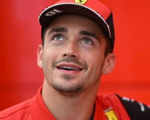 Gp Francia, Leclerc: “Se la Ferrari sarà perfetta, riprenderò Verstappen”. Sainz: “Conosco il problema della mia macchina”