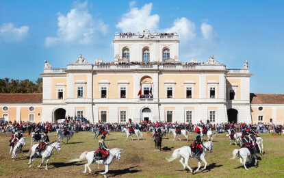 Al Real Sito di Carditello tanti cavalli per la festa dell’Ascensione. La Fondazione Real Sito di Carditello celebra domenica 4 giugno la Festa dell’Ascensione, l’antica manifestazione equestre organizzata nel galoppatoio sin dal 1792