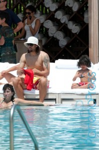 Amauri+Carvalho+De+Oliveira+Poolside+Miami+5_1C1Zk6bcWl