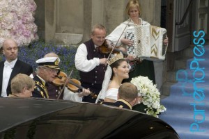 Crown+Princess+Victoria+Sweden+arrives+church+-T69rM5dq4Sl[1]
