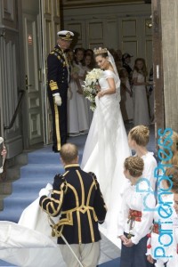Crown+Princess+Victoria+Sweden+arrives+church+Gj-TDEuVm64l[1]