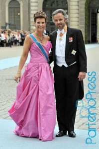 Wedding+Swedish+Crown+Princess+Victoria+Daniel+qmKt_337m5ml[1]
