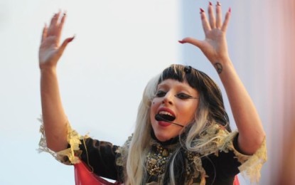 Lady Gaga: un pò diavolo, un pò acqua santa. Ecco svelato il suo lato celestiale e trasgressivo