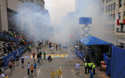 Due esplosioni al traguardo della maratona di Boston: morti, feriti e panico. Si temono altri atti terroristici anche a New York.