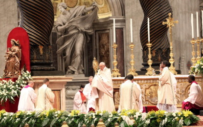 Papa Francesco: “San Pietro non aveva un conto in banca…”. Il Santo Padre bacchetta la Chiesa ricca.