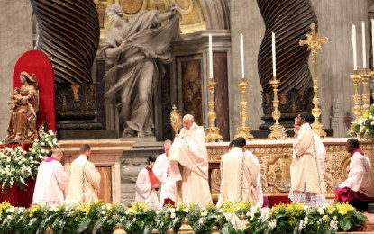 Papa Francesco: “San Pietro non aveva un conto in banca…”. Il Santo Padre bacchetta la Chiesa ricca.