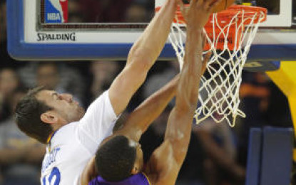 La fiera dell’Ovest: Lakers nei guai senza Kobe e Gasol. All’Oracle Arena Warriors in scioltezza 102-83. L’ottava piazza playoff sempre più lontana.