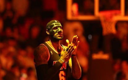 La caduta libera dei Knicks non ha fine: sconfitta 82-106 a Miami sotto i colpi del mascherato LeBron e Mr. Three