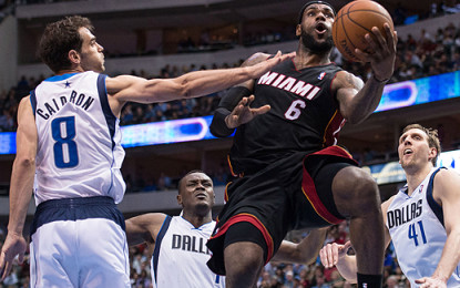 OLD RIVALRY: i Mavericks cedono 117-106 all’American Airlines Center sotto i colpi del miglior LeBron James (42) e dei migliori Miami Heat.