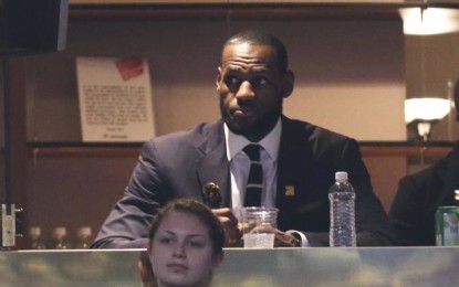 Qui Cleveland: Dan Gilbert non invita James alla cerimonia di Big Z e lo allontana da un ritorno a casa ma il mercato lo richiama con dei grandi nomi. LeBron o non LeBron?