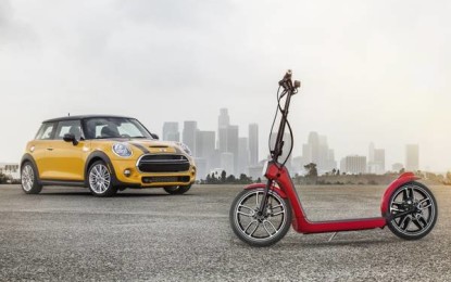 Bmw va in monopattino con il Mini CitySurfer !