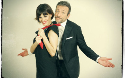 Sergio Assisi e Bianca Guaccero in “Oggi sto da Dio”, una divertente commedia sui vizi degli italiani in scena al Teatro Sala Umberto dal 17 marzo