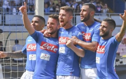 Napoli-Cagliari 3-0, azzurri da record: settima vittoria di fila e vetta solitaria