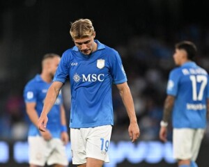 Doccia fredda al Maradona: il Como di Fàbregas spiazza il Napoli, Allegri finisce al tappeto