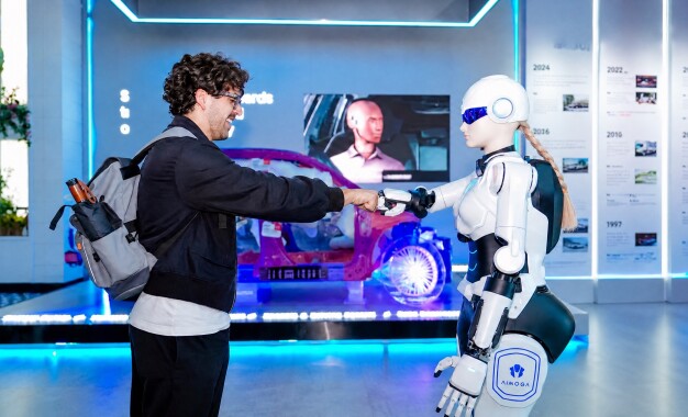Dall’auto alla casa: Chery lancia Mobo, il robot maggiordomo che rivoluziona l’assistenza domestica