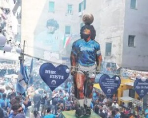 Maradona, oggi avrebbe compiuto 66 anni: il tributo di Napoli al Pibe de Oro