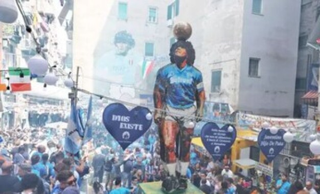 Maradona, oggi avrebbe compiuto 66 anni: il tributo di Napoli al Pibe de Oro